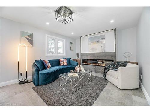 1204 West 5Th Street, Hamilton, ON - Indoor Photo Showing Living Room