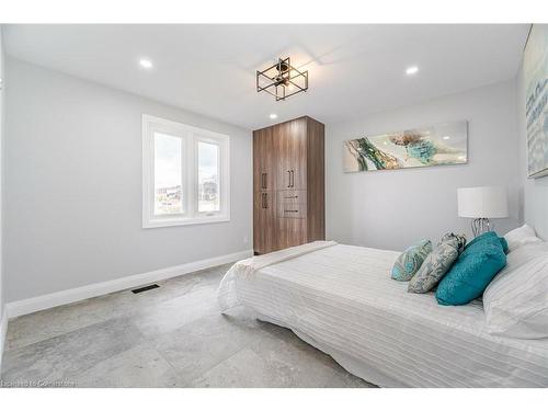 1204 West 5Th Street, Hamilton, ON - Indoor Photo Showing Bedroom