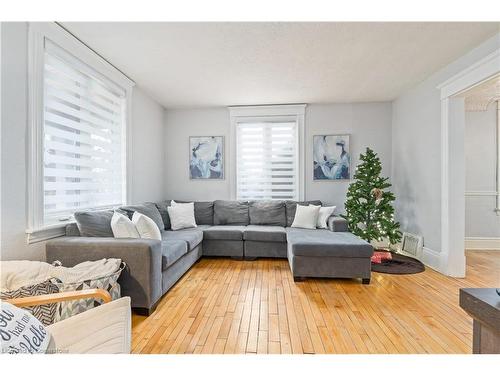 43 Victoria Street, Georgetown, ON - Indoor Photo Showing Living Room