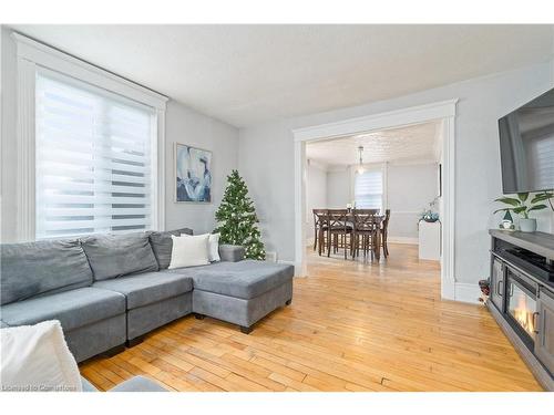 43 Victoria Street, Georgetown, ON - Indoor Photo Showing Living Room