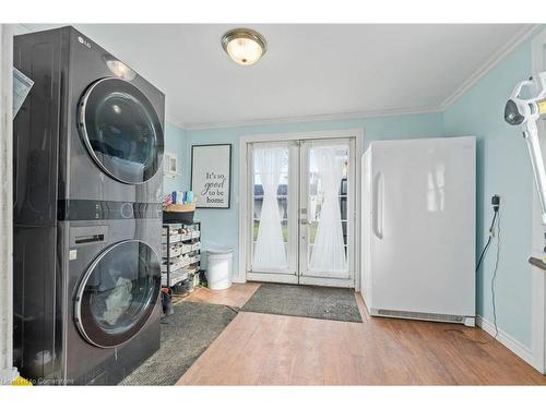 43 Victoria Street, Georgetown, ON - Indoor Photo Showing Laundry Room