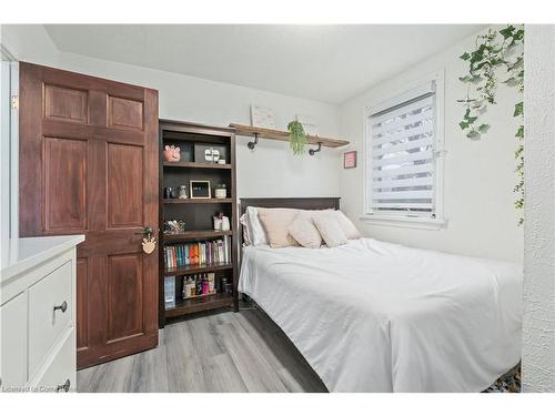 43 Victoria Street, Georgetown, ON - Indoor Photo Showing Bedroom