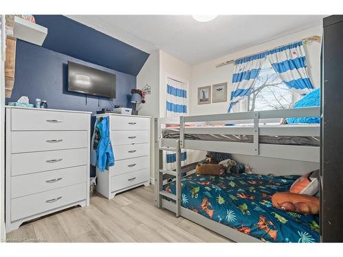 43 Victoria Street, Georgetown, ON - Indoor Photo Showing Bedroom