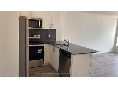 409-103 Roger Street, Waterloo, ON - Indoor Photo Showing Kitchen