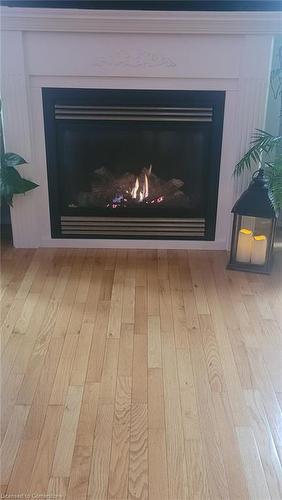 439 Mooney Crescent, Orillia, ON - Indoor Photo Showing Living Room With Fireplace