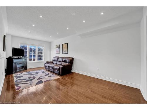 63-9800 Mclaughlin Road N, Brampton, ON - Indoor Photo Showing Living Room