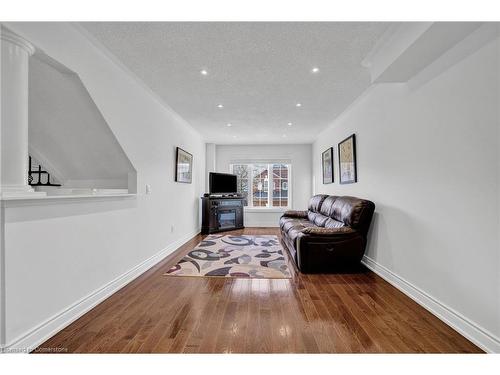 63-9800 Mclaughlin Road N, Brampton, ON - Indoor Photo Showing Living Room