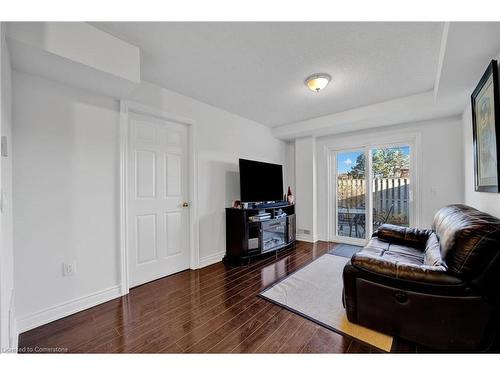 63-9800 Mclaughlin Road N, Brampton, ON - Indoor Photo Showing Living Room