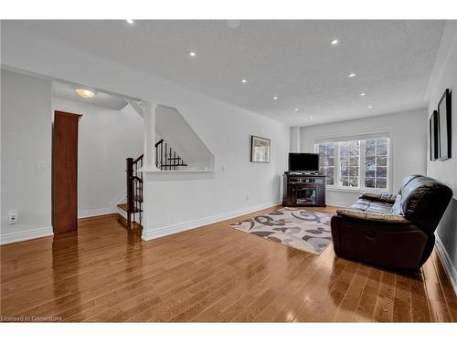 63-9800 Mclaughlin Road N, Brampton, ON - Indoor Photo Showing Living Room