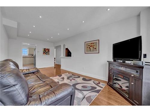 63-9800 Mclaughlin Road N, Brampton, ON - Indoor Photo Showing Living Room