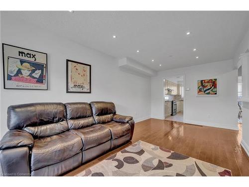 63-9800 Mclaughlin Road N, Brampton, ON - Indoor Photo Showing Living Room