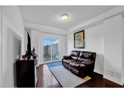 63-9800 Mclaughlin Road N, Brampton, ON - Indoor Photo Showing Living Room