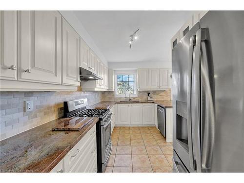 63-9800 Mclaughlin Road N, Brampton, ON - Indoor Photo Showing Kitchen With Stainless Steel Kitchen With Double Sink With Upgraded Kitchen