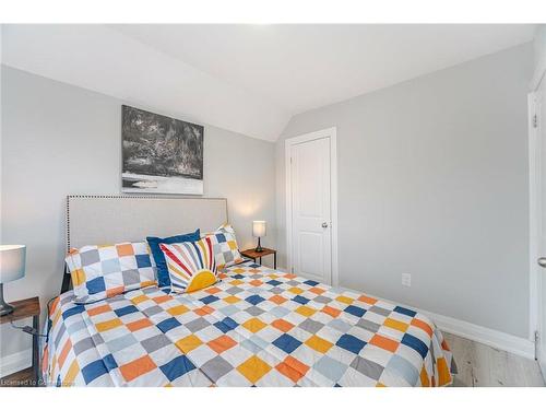 24 Keith Street, Hamilton, ON - Indoor Photo Showing Bedroom