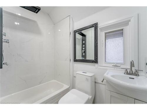 24 Keith Street, Hamilton, ON - Indoor Photo Showing Bathroom