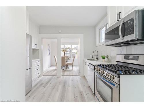 24 Keith Street, Hamilton, ON - Indoor Photo Showing Kitchen With Upgraded Kitchen