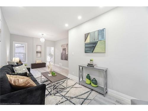 24 Keith Street, Hamilton, ON - Indoor Photo Showing Living Room