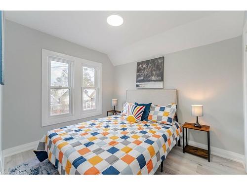 24 Keith Street, Hamilton, ON - Indoor Photo Showing Bedroom