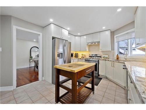 3543 Trelawny Circle, Mississauga, ON - Indoor Photo Showing Kitchen With Stainless Steel Kitchen With Double Sink With Upgraded Kitchen