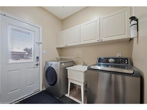 3543 Trelawny Circle, Mississauga, ON - Indoor Photo Showing Laundry Room