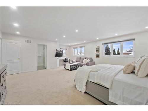 3543 Trelawny Circle, Mississauga, ON - Indoor Photo Showing Bedroom