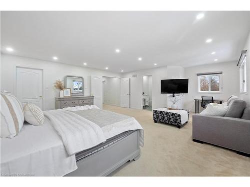 3543 Trelawny Circle, Mississauga, ON - Indoor Photo Showing Bedroom