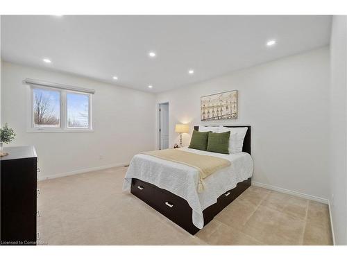 3543 Trelawny Circle, Mississauga, ON - Indoor Photo Showing Bedroom