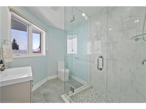 3543 Trelawny Circle, Mississauga, ON - Indoor Photo Showing Bathroom