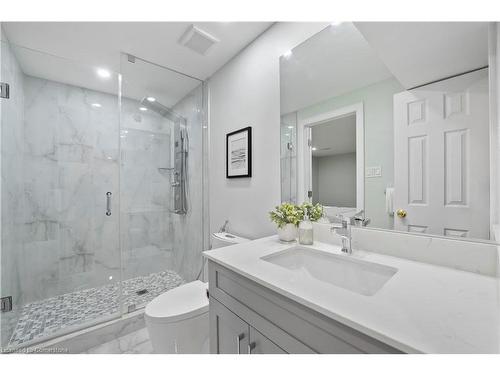 3543 Trelawny Circle, Mississauga, ON - Indoor Photo Showing Bathroom