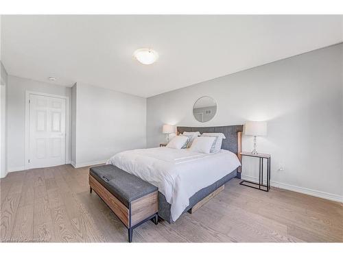 4-740 Linden Drive, Cambridge, ON - Indoor Photo Showing Bedroom