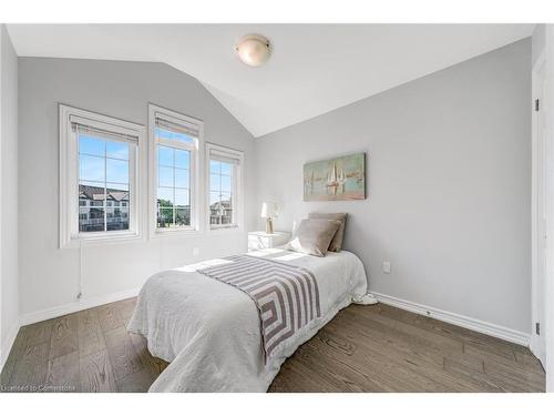 4-740 Linden Drive, Cambridge, ON - Indoor Photo Showing Bedroom