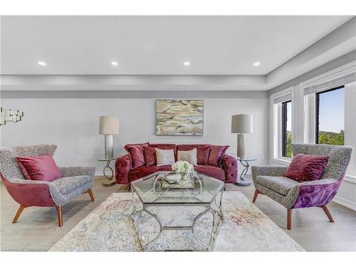 4-740 Linden Drive, Cambridge, ON - Indoor Photo Showing Living Room