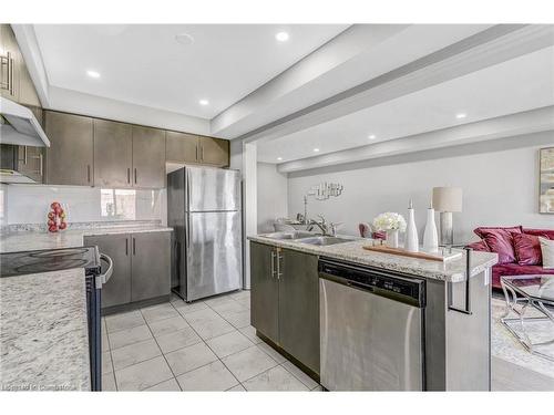 4-740 Linden Drive, Cambridge, ON - Indoor Photo Showing Kitchen With Double Sink