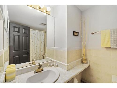 W-9-1500 Venetian Boulevard, Sarnia, ON - Indoor Photo Showing Bathroom