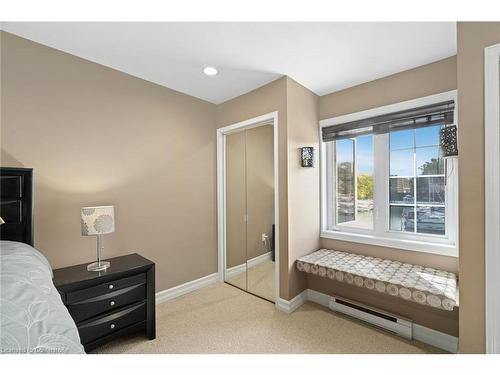 W-9-1500 Venetian Boulevard, Sarnia, ON - Indoor Photo Showing Bedroom