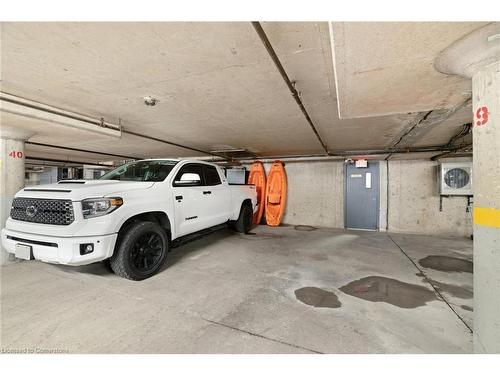 W-9-1500 Venetian Boulevard, Sarnia, ON - Indoor Photo Showing Garage