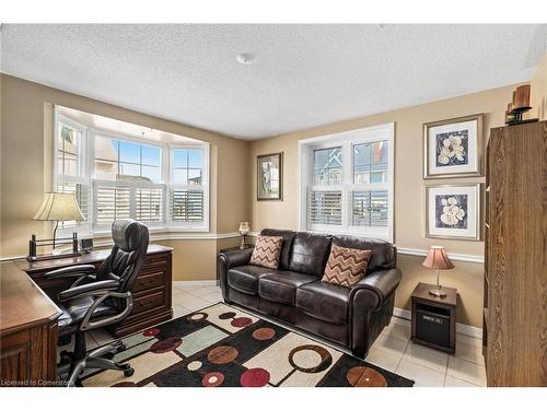 W-9-1500 Venetian Boulevard, Sarnia, ON - Indoor Photo Showing Living Room