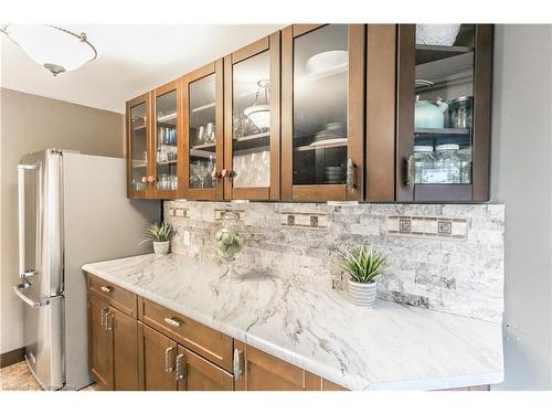 20 Chelvin Drive, Halton Hills, ON - Indoor Photo Showing Kitchen