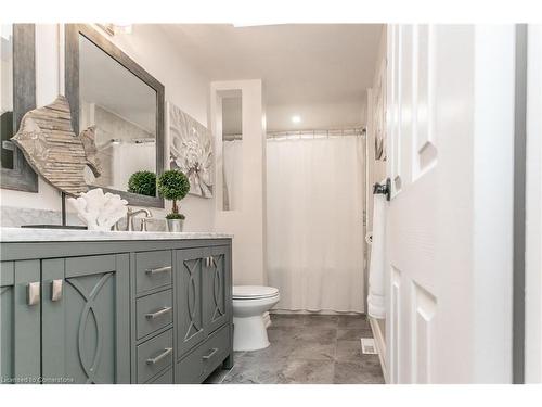 20 Chelvin Drive, Halton Hills, ON - Indoor Photo Showing Bathroom