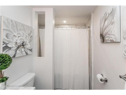 20 Chelvin Drive, Halton Hills, ON - Indoor Photo Showing Bathroom