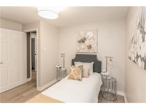 20 Chelvin Drive, Halton Hills, ON - Indoor Photo Showing Bedroom