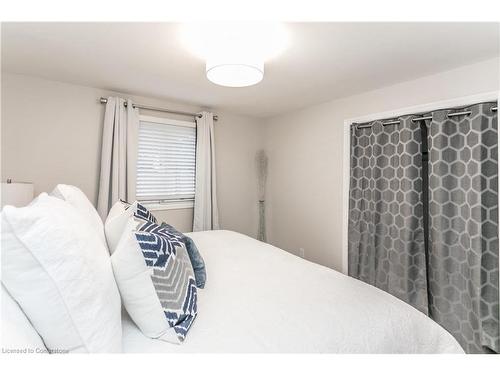 20 Chelvin Drive, Halton Hills, ON - Indoor Photo Showing Bedroom