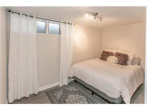 20 Chelvin Drive, Halton Hills, ON - Indoor Photo Showing Bedroom