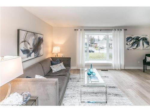 20 Chelvin Drive, Halton Hills, ON - Indoor Photo Showing Living Room