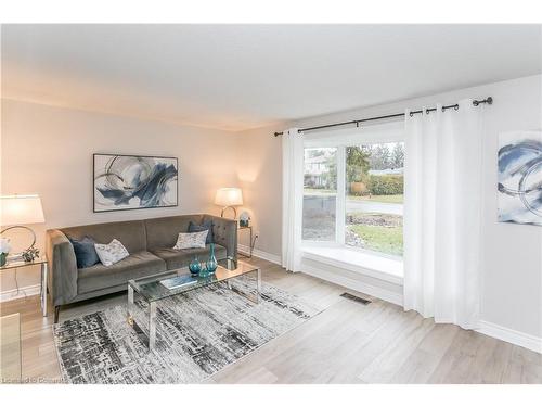 20 Chelvin Drive, Halton Hills, ON - Indoor Photo Showing Living Room