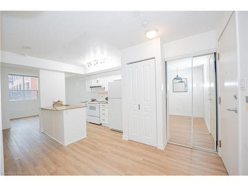 256-313 Richmond Street E, Toronto, ON - Indoor Photo Showing Kitchen