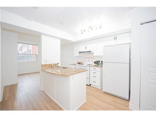 256-313 Richmond Street E, Toronto, ON - Indoor Photo Showing Kitchen