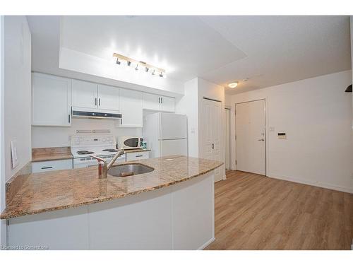 256-313 Richmond Street E, Toronto, ON - Indoor Photo Showing Kitchen