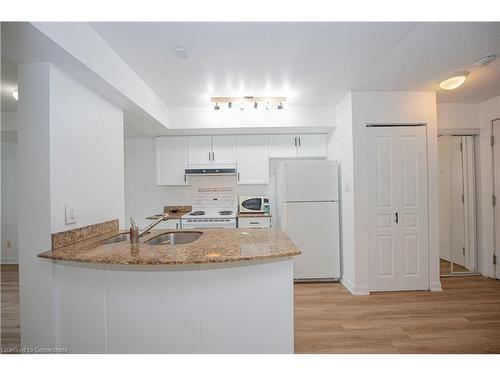 256-313 Richmond Street E, Toronto, ON - Indoor Photo Showing Kitchen