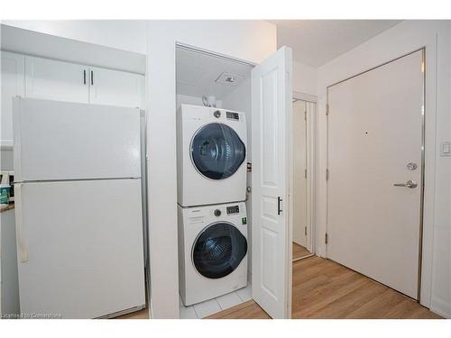 256-313 Richmond Street E, Toronto, ON - Indoor Photo Showing Laundry Room